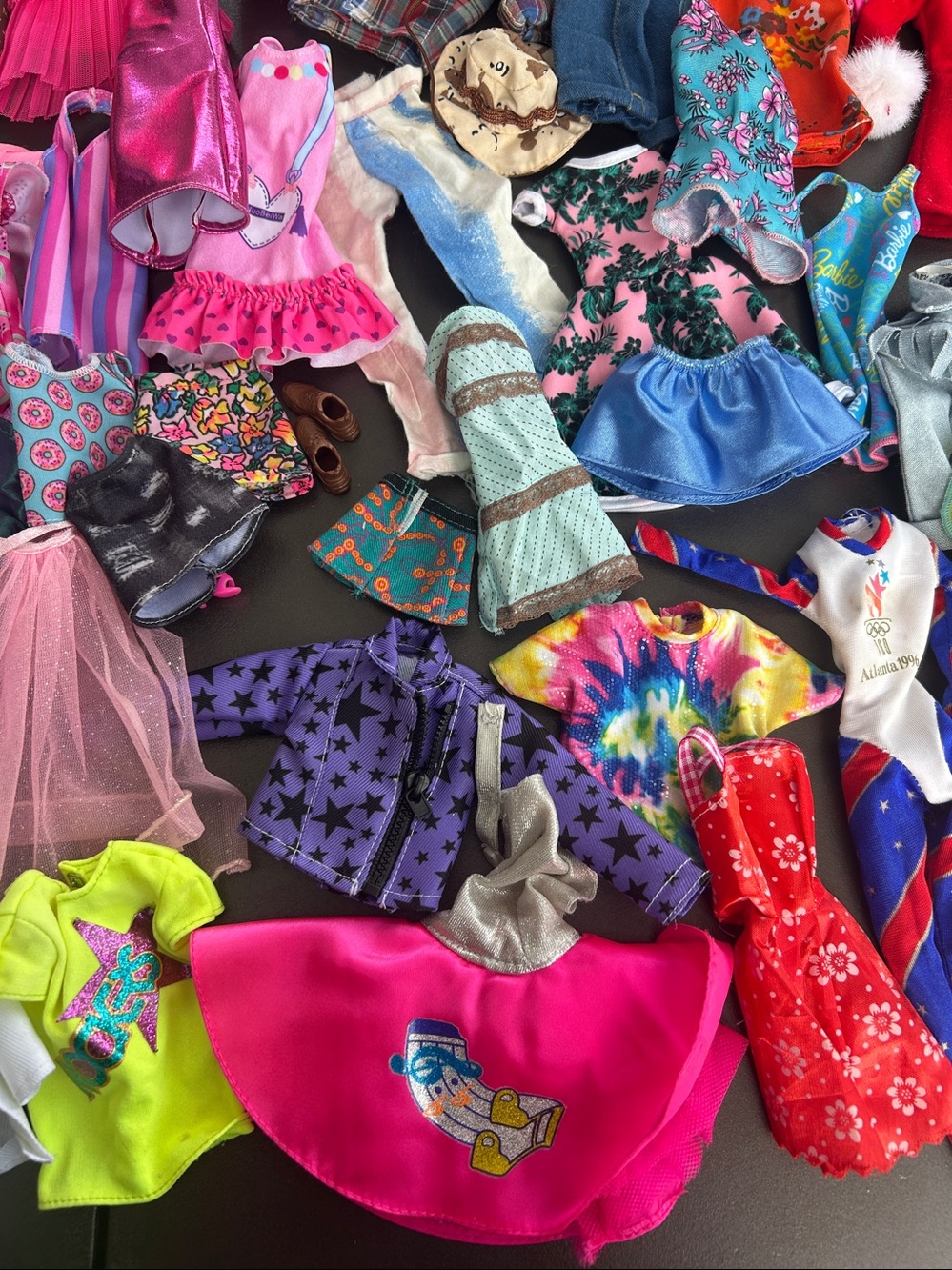 lot of Barbie and unbranded doll clothes - Picture 9 of 10